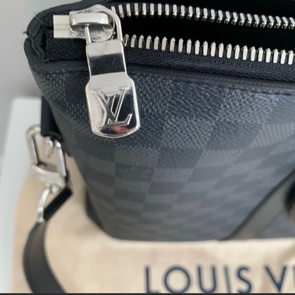 Louis Vuitton laptop bag - Picture 2 of 3
